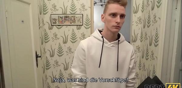 DEBT4k. Russischer Shopaholic von Schuldeneintreiber in Hubbys Gegenwart gefickt